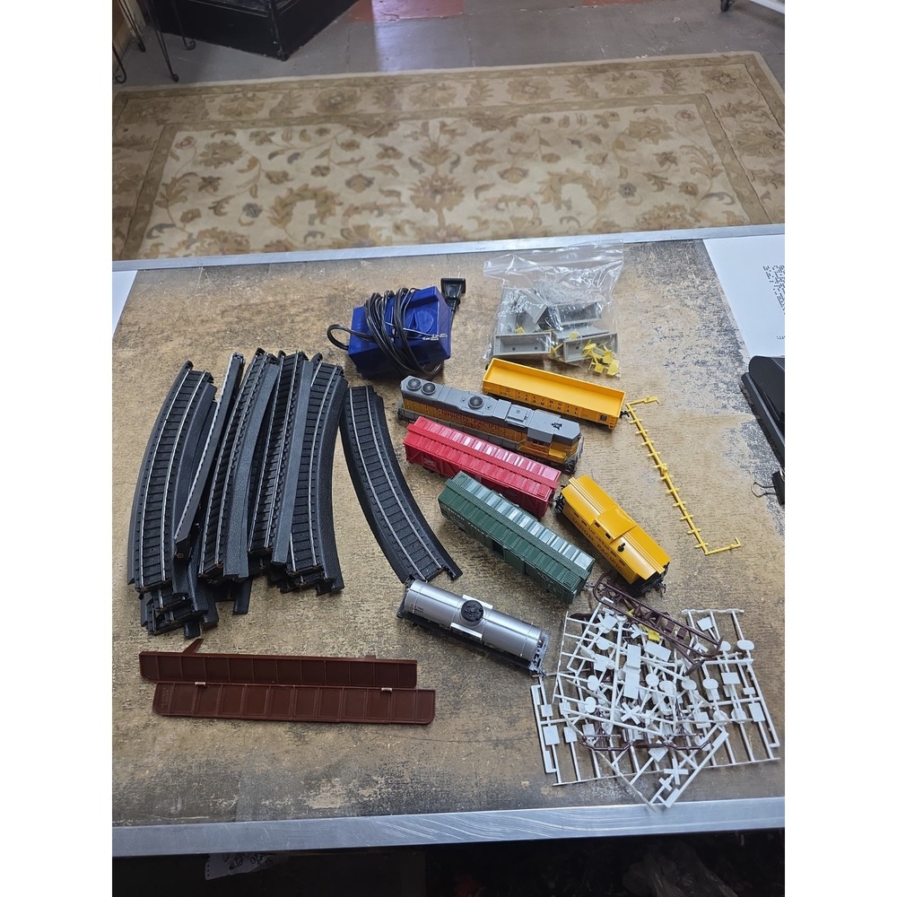 Train Set Union Pacific Controller Tracks 6 Train Cars Non Working